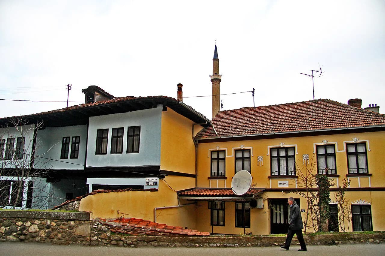 Berat Architecture: Ottoman Houses, Castles and What to See