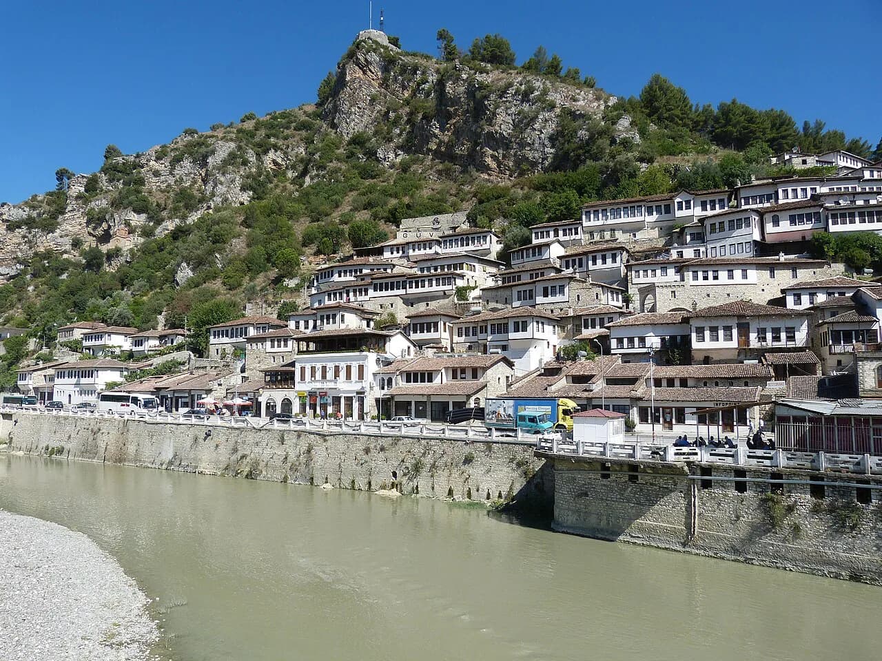 Berat Old Town: Quarters, Bazaar Streets and Castle Routes