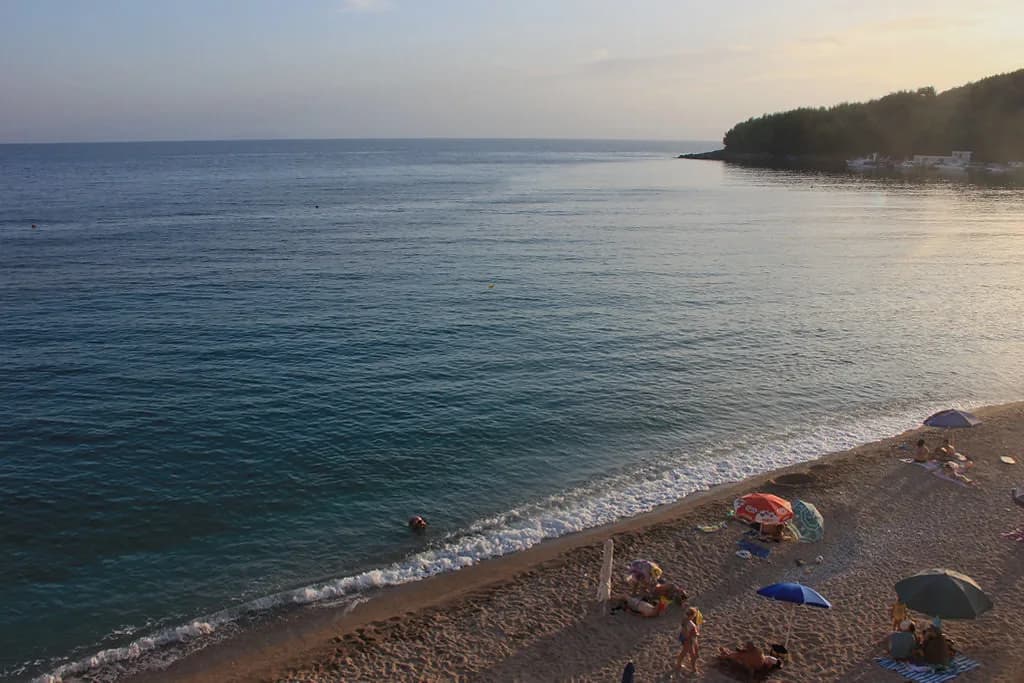 Best Restaurants in Himarë: Where to Eat and What to Order