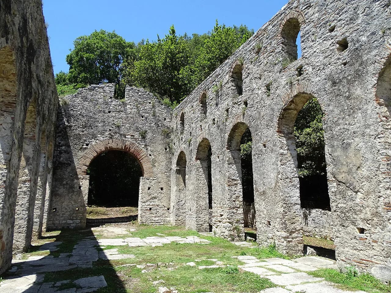 Butrint Tours: Guided Visits, Day Trips and How to Choose