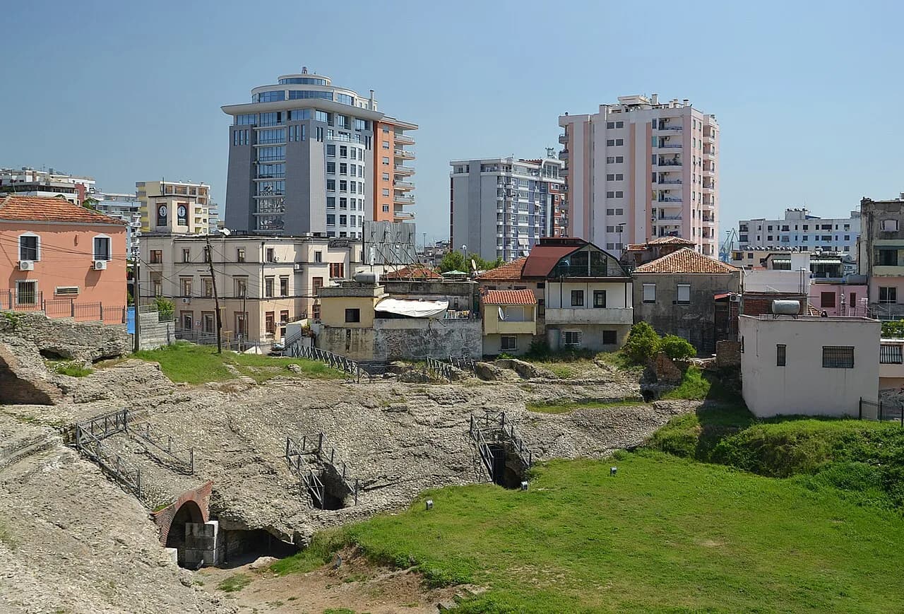 Durrës attractions: plan your walk from arena to old walls
