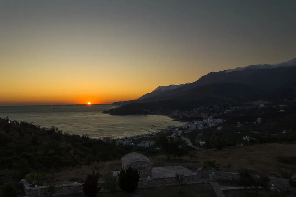 Himarë Sunset: Where to Watch It on the Waterfront and Coast