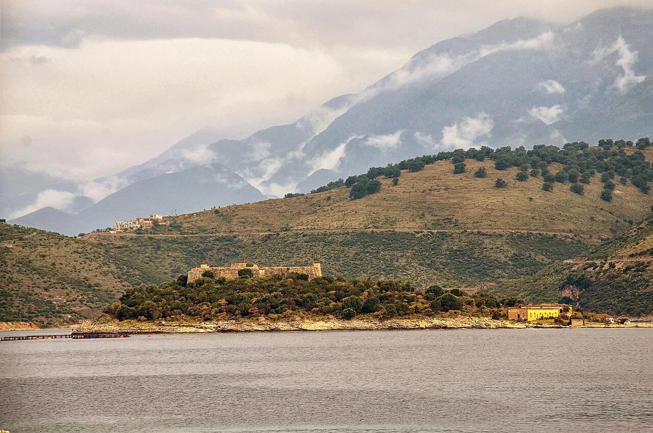 Porto Palermo: Castle, Bay and What to See on the Riviera