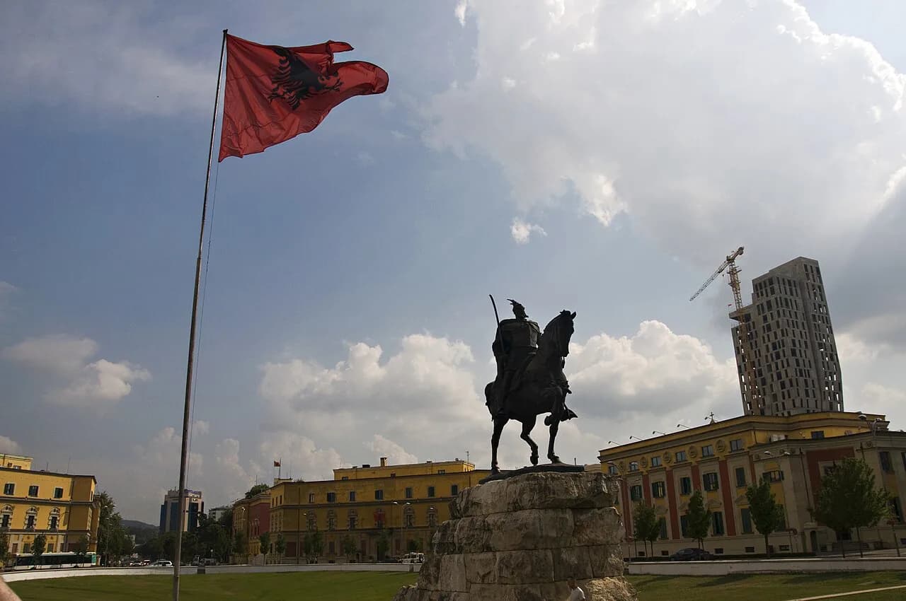 Tirana Map for Visitors: Old Town, Castle and Main Sights