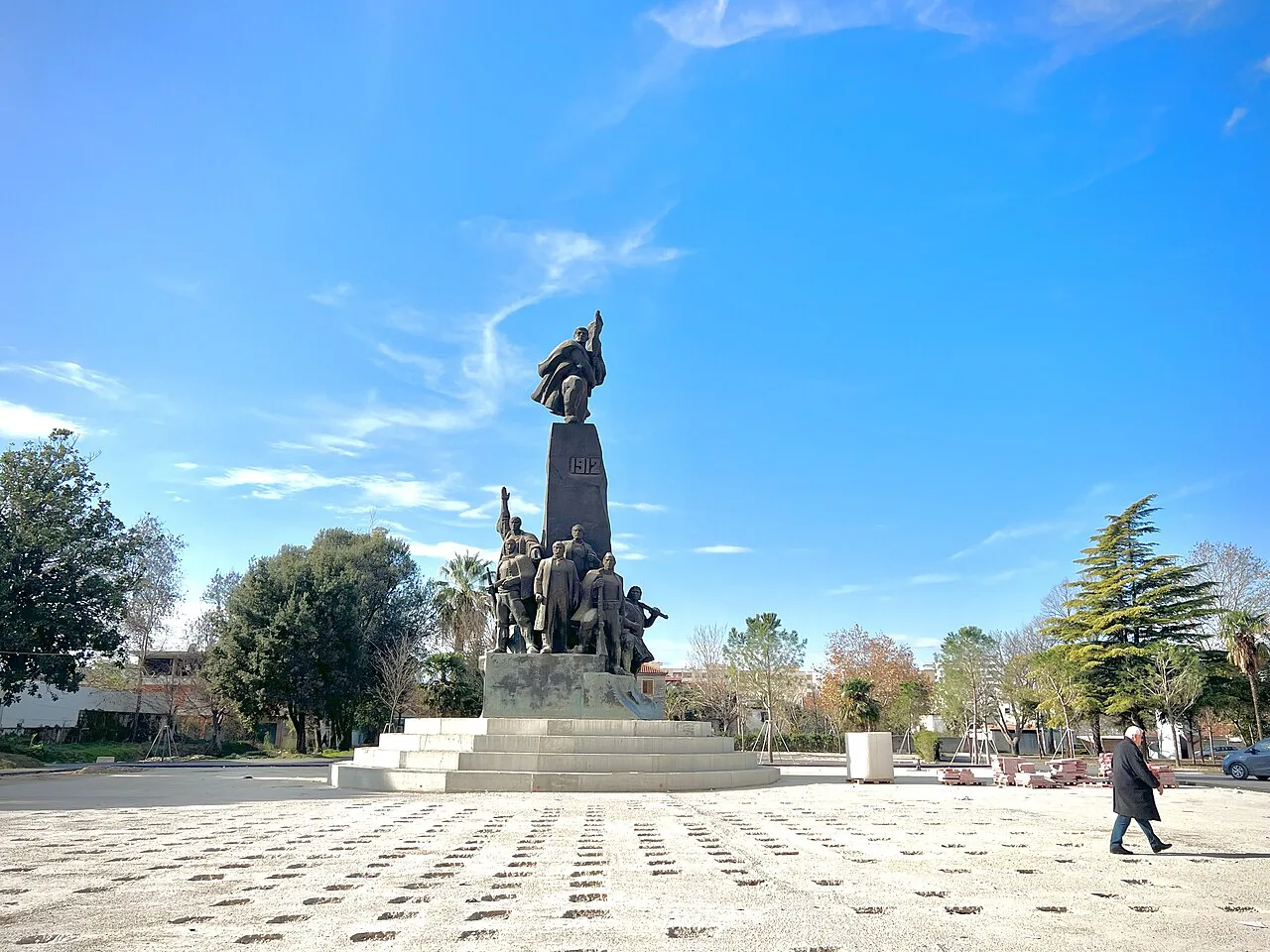Flag Square in Vlorë with the Independence Monument at its centre.