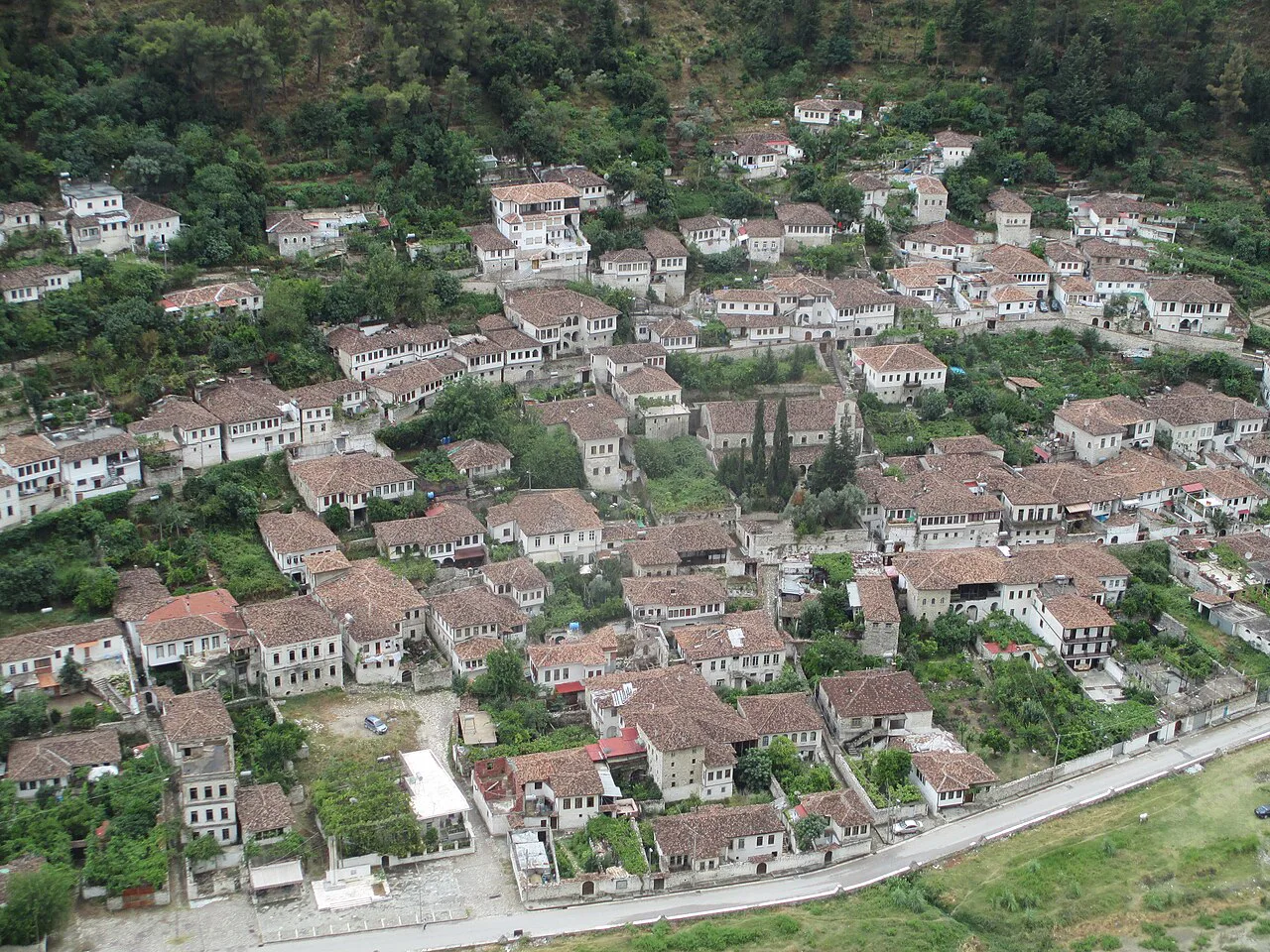 The houses of the Gorica quarter seen from Berat Castle.