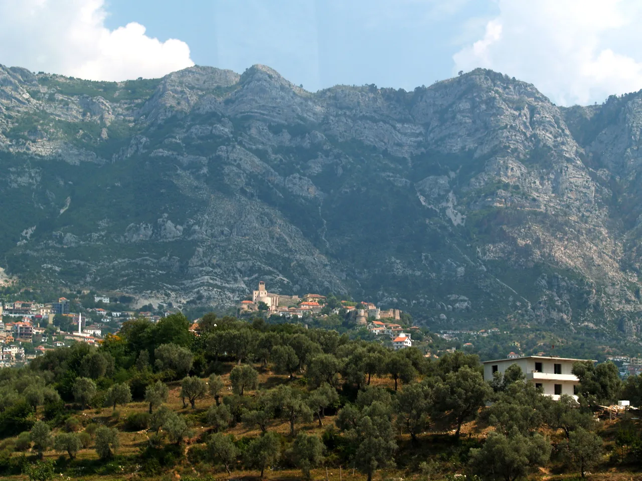 Krujë Castle and the old town beneath the mountains.