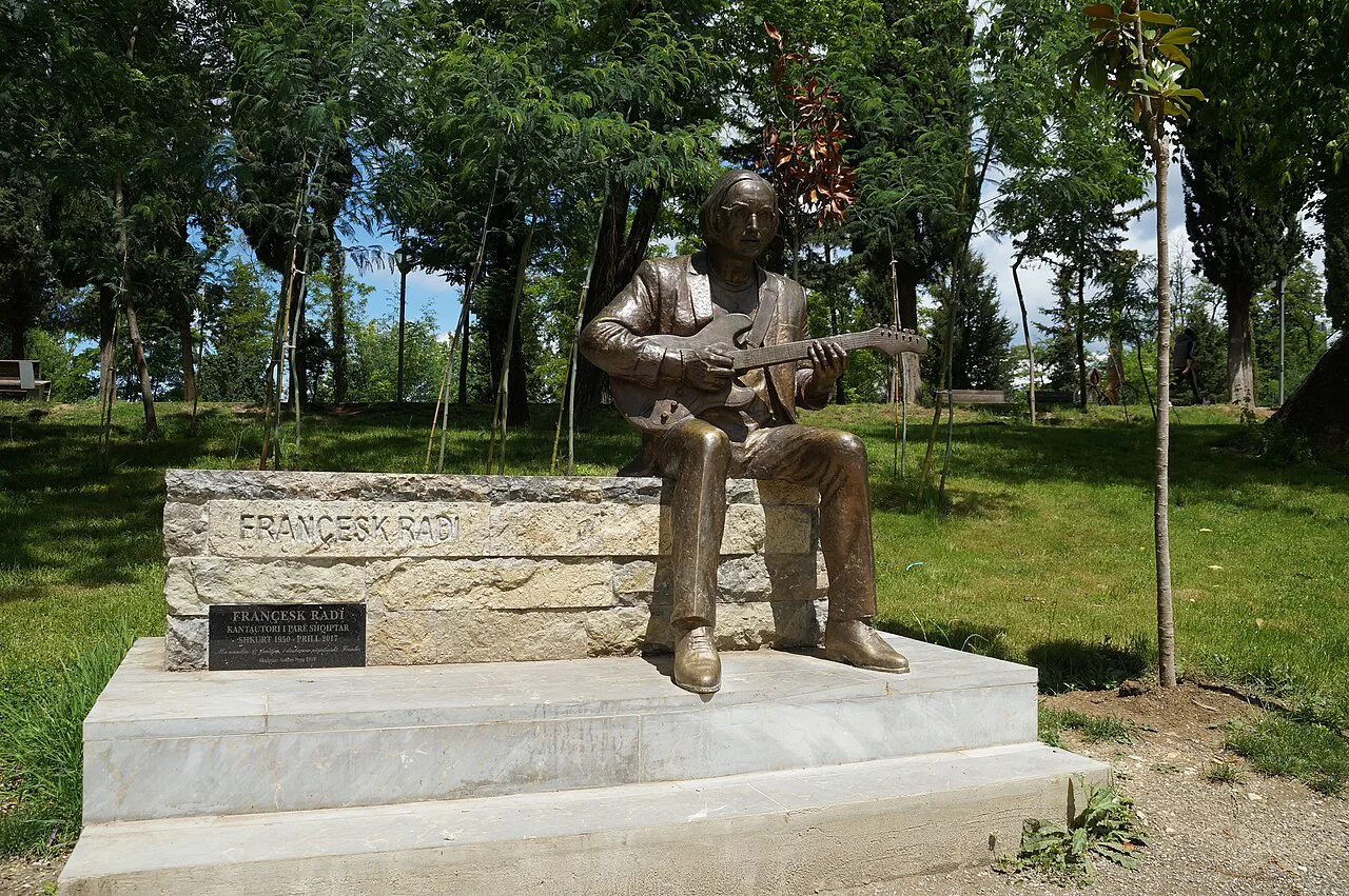 A statue of the singer Françesk Radi in Tirana's Grand Park.