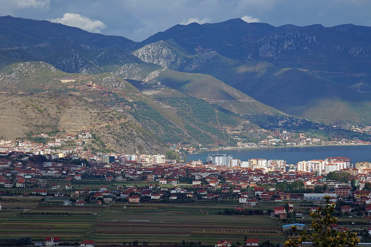 Pogradec at Lake Ohrid, seen from the south.