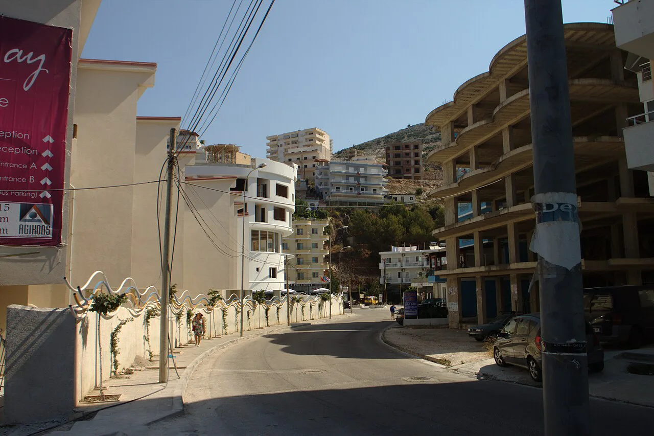 A quiet street in the southern part of Sarandë.