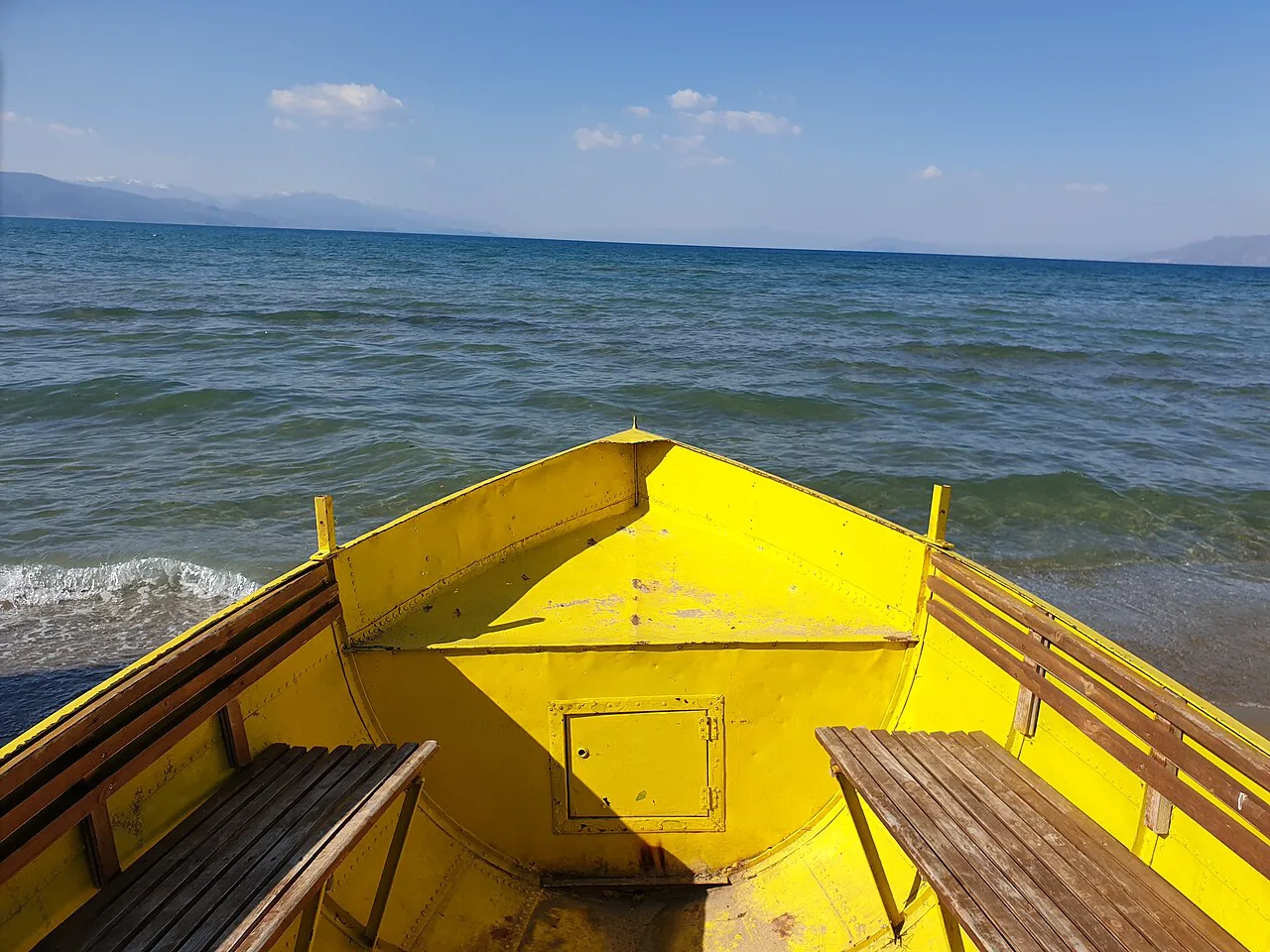 A yellow rowing boat on the lake at Tushemisht.